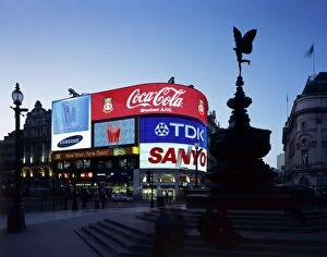 Travel London Collection: Piccadilly Circus J070044