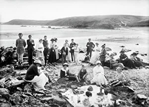 Victorian people and costumes Collection: Picnic on the beach BB98_02415
