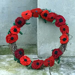 War Memorials Collection: Poppy wreath DP185980