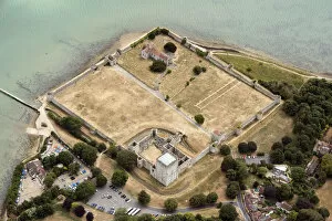 Images Dated 28th July 2022: Portchester Castle 33726_005