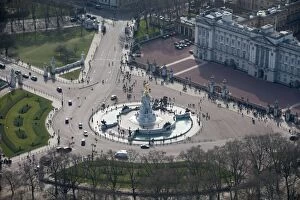 Buckingham Palace Collection: Queen Victoria Memorial 29225_010