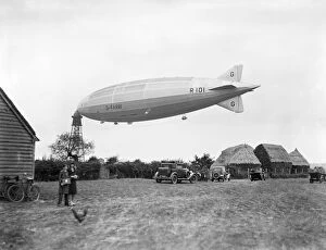 People Collection: R101 at Cardington EPW029993
