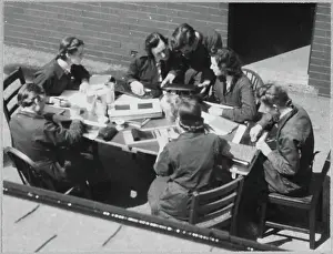 Second World War Prints: RAF instructor directing a group of Women's Auxiliary Air Force (WAAF) trainees chp01_07_01_071