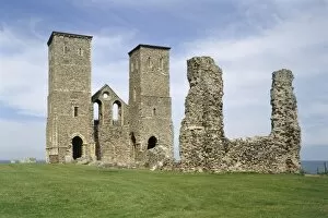 Reculver Towers Collection: Reculver Towers K991364