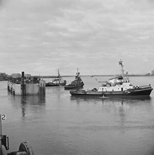 Marine Engineering Works Collection: Removing the gates JLP01_08_099166