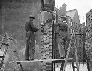 Second World War Collection: Repairing bomb damage P_H00252_004