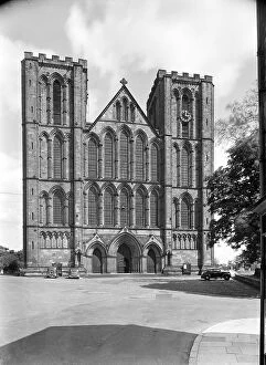 Ripon Collection: Ripon Cathedral a72_00942