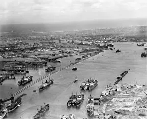 Docks and shipping Collection: River Tyne 1935 EPW048817