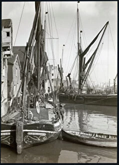 Images Dated 10th June 2021: Sailing vessels moored at Rochester DIX02_01_188