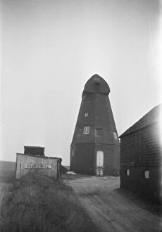 Corn Mill Collection: Sarre Windmill a028905