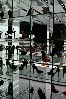 Shopping Centre Collection: Shoe-shop interior EFC01_01_03_130_61356