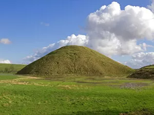Stone Age Collection: Silbury Hill N070124