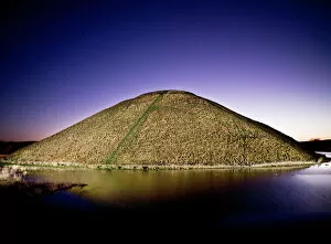 Pre Historic Collection: Silbury Hill N071380