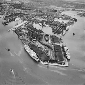 Port Collection: Southampton Docks EAW033408