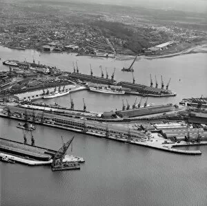 Dock Collection: Southampton Docks EAW086604