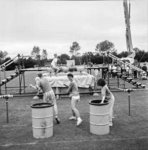 Fairs and carnivals Collection: Sponging JLP01_09_880416a