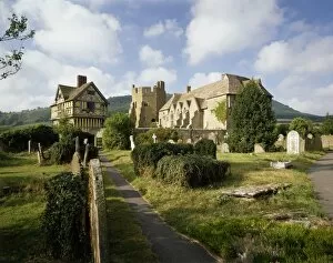 Stokesay Castle Collection: Stokesay Castle J900420