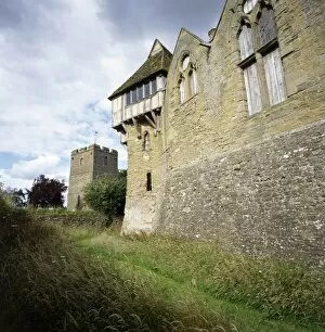 Stokesay Castle Collection: Stokesay Castle K981767