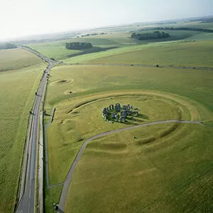 Images Dated 15th March 2007: Stonehenge from the air K040312