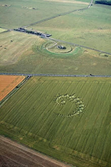 Aerial Views Collection: Stonehenge and crop circle N960002