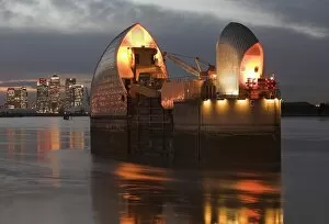 Towns and Cities Collection: Thames Barrier and Canary Wharf N060983