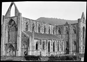 Picturesque Collection: Tintern Abbey a63_02112