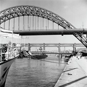 Arch Collection: Tyne bridges, Newcastle a55_04312