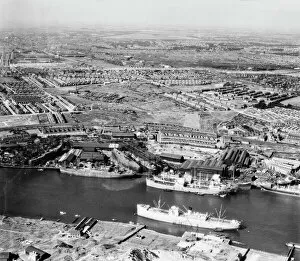 North-East England from the air Collection: Tyne shipyard EAW010662