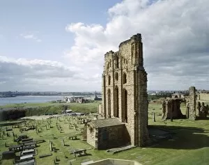 Images Dated 22nd September 2010: Tynemouth Priory J920779