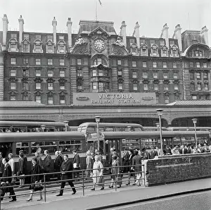 : Victoria Station, London AA061813
