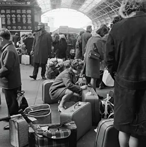 : Victoria Station, London AA061904