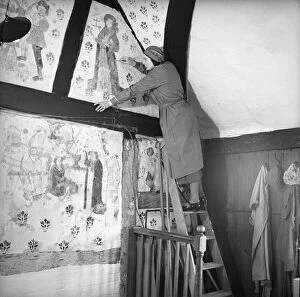 Women Collection: Wall painting conservation a62_02840
