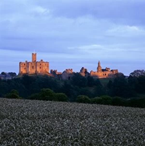 Images Dated 15th May 2007: Warkworth Castle K961402