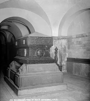 Monument Collection: Wellington sarcophagus CC97_01633