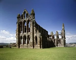 Whitby Abbey Collection: Whitby Abbey J850262