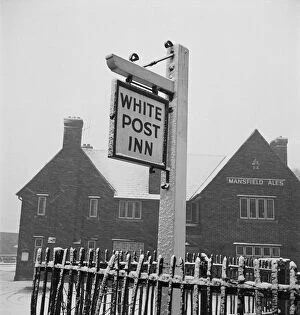 Images Dated 7th December 2017: White Post Inn a098276