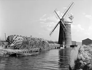 Inland boating Collection: Windmill, Norfolk OP04512