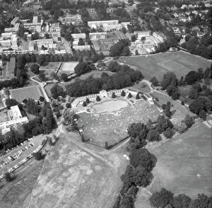 1970s Collection: Woking Park Swimming Pool EAW213690